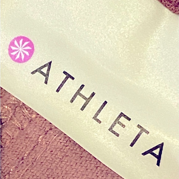 Athleta crushed velvet skirt. Size 6 very good condition. - Picture 10 of 14